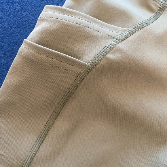 FREE PEOPLE MOVEMENT leggings! NEW💪🏼 Thea leggings have LOTS of pockets!!!!! - Picture 11 of 11